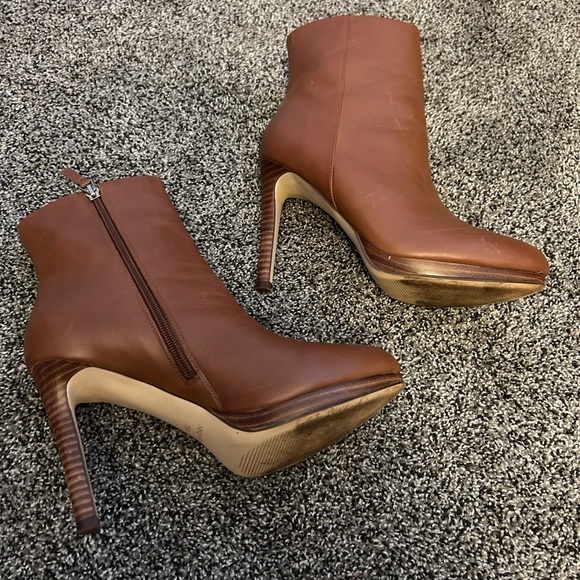 Brown Ankle Bootie heels - Picture 4 of 4